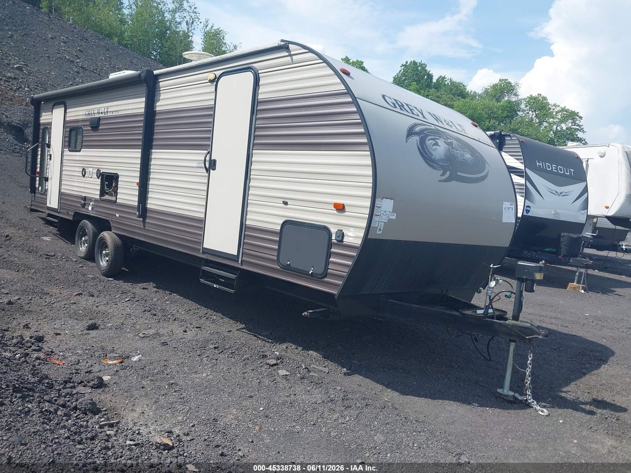 4X4TCKB29JK****** · 2018 FOREST RIVER RIVER GREY