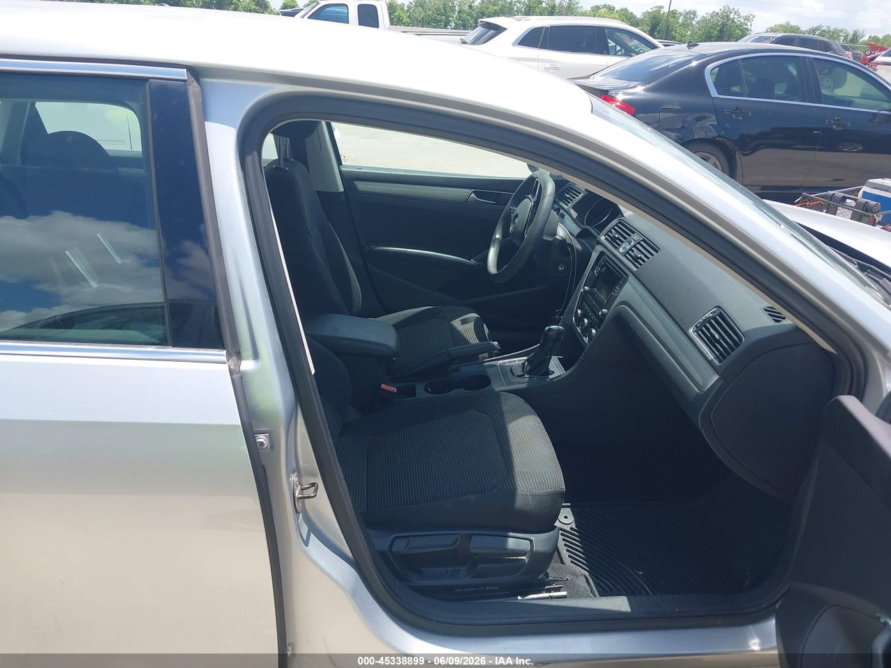 2017 VOLKSWAGEN PASSAT 1.8T S · 5/11