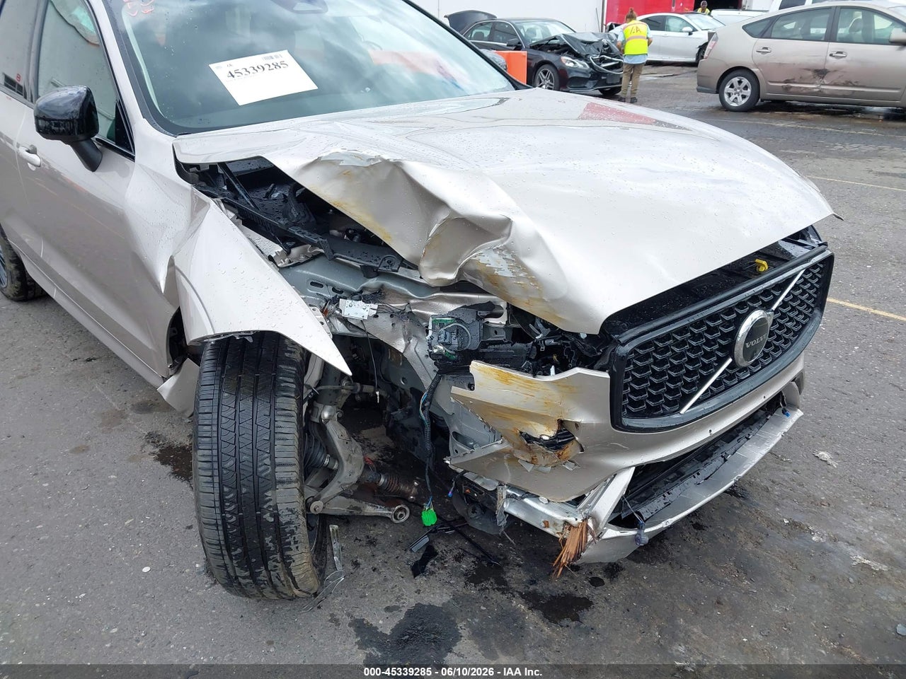 2024 VOLVO XC60 B5 PLUS DARK THEME · 6/11