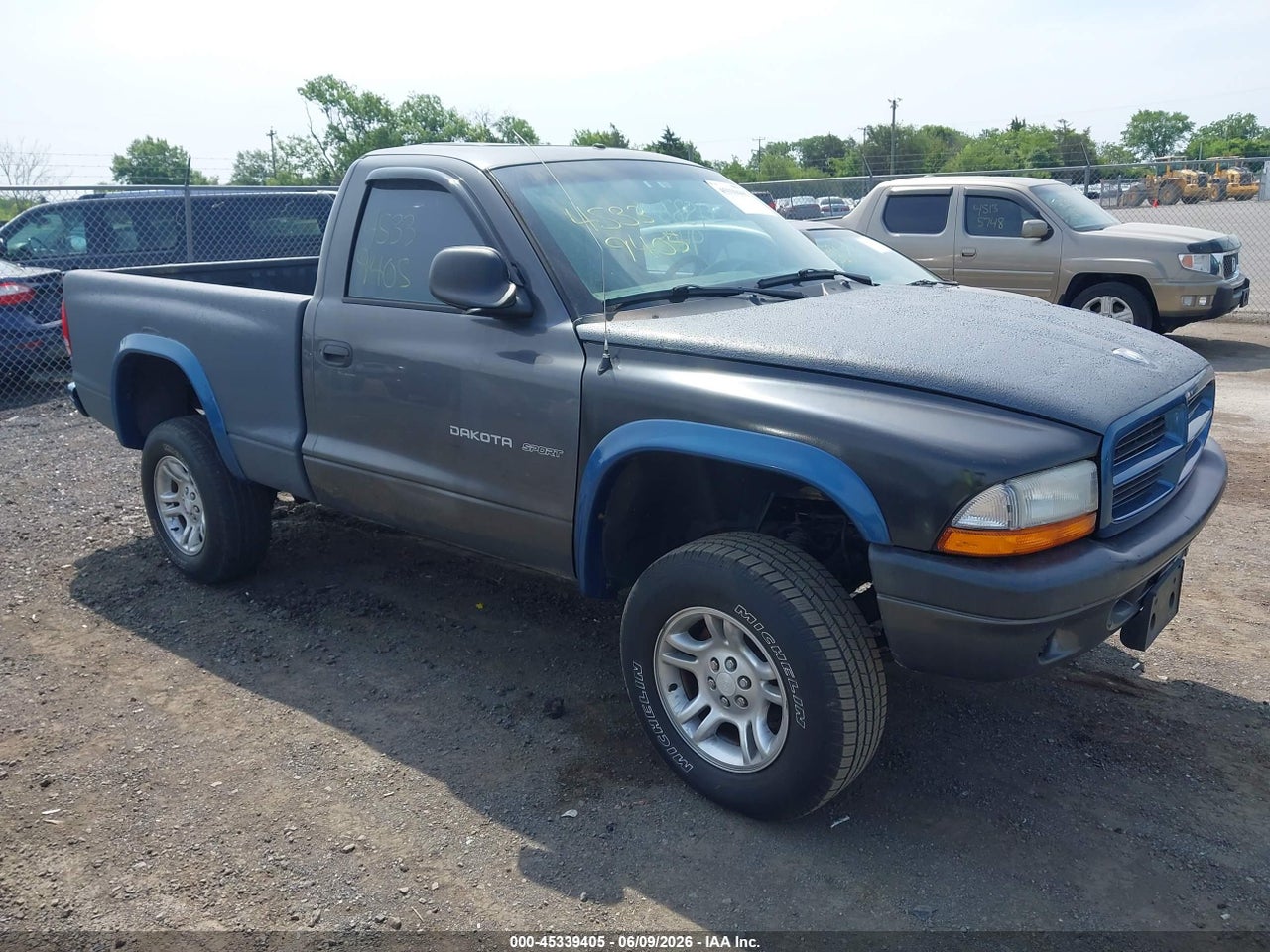 1B7GG36NX2S****** · 2002 DODGE DAKOTA SPORT