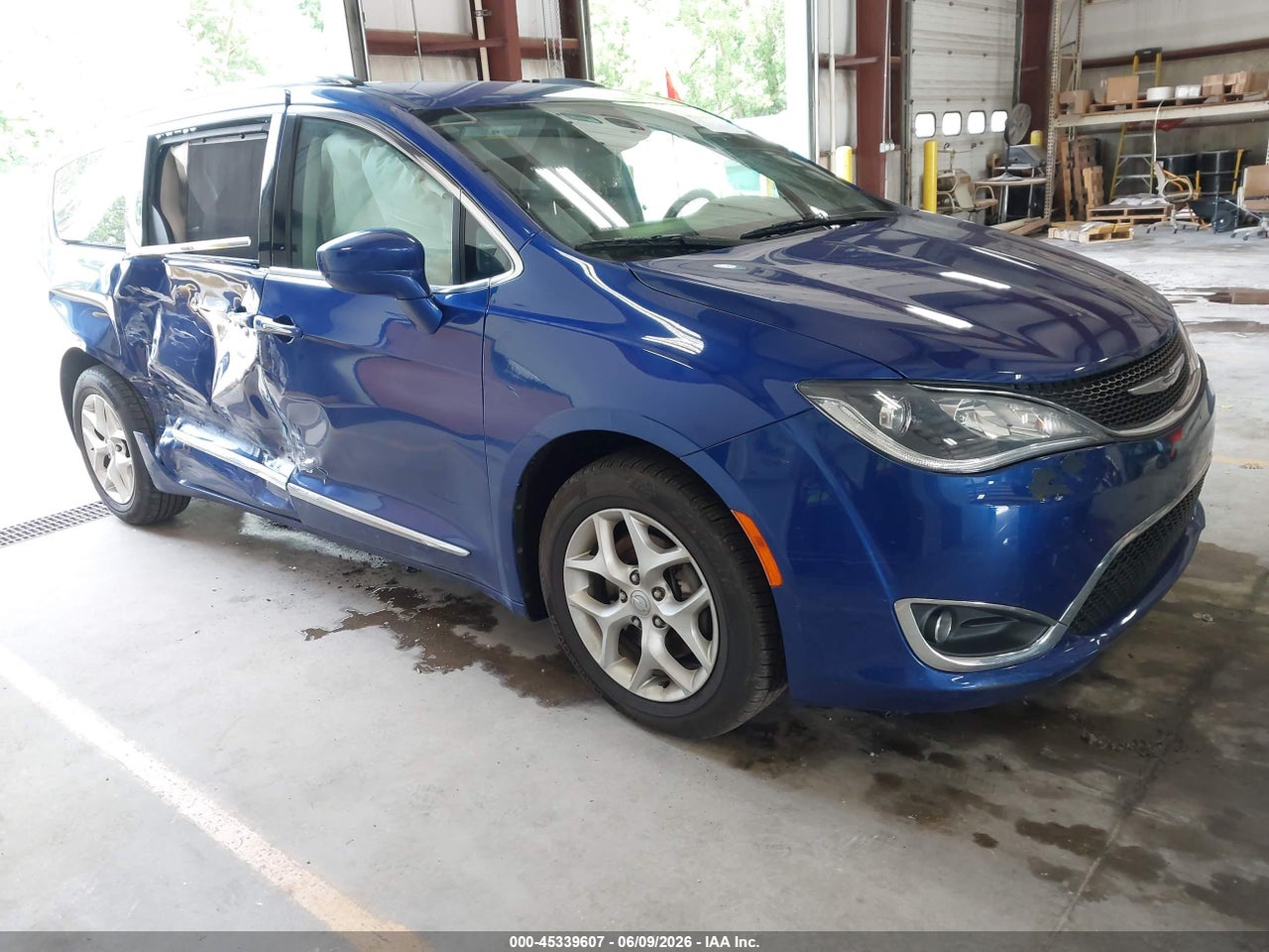 2C4RC1BG8KR****** · 2019 CHRYSLER PACIFICA TOURING L