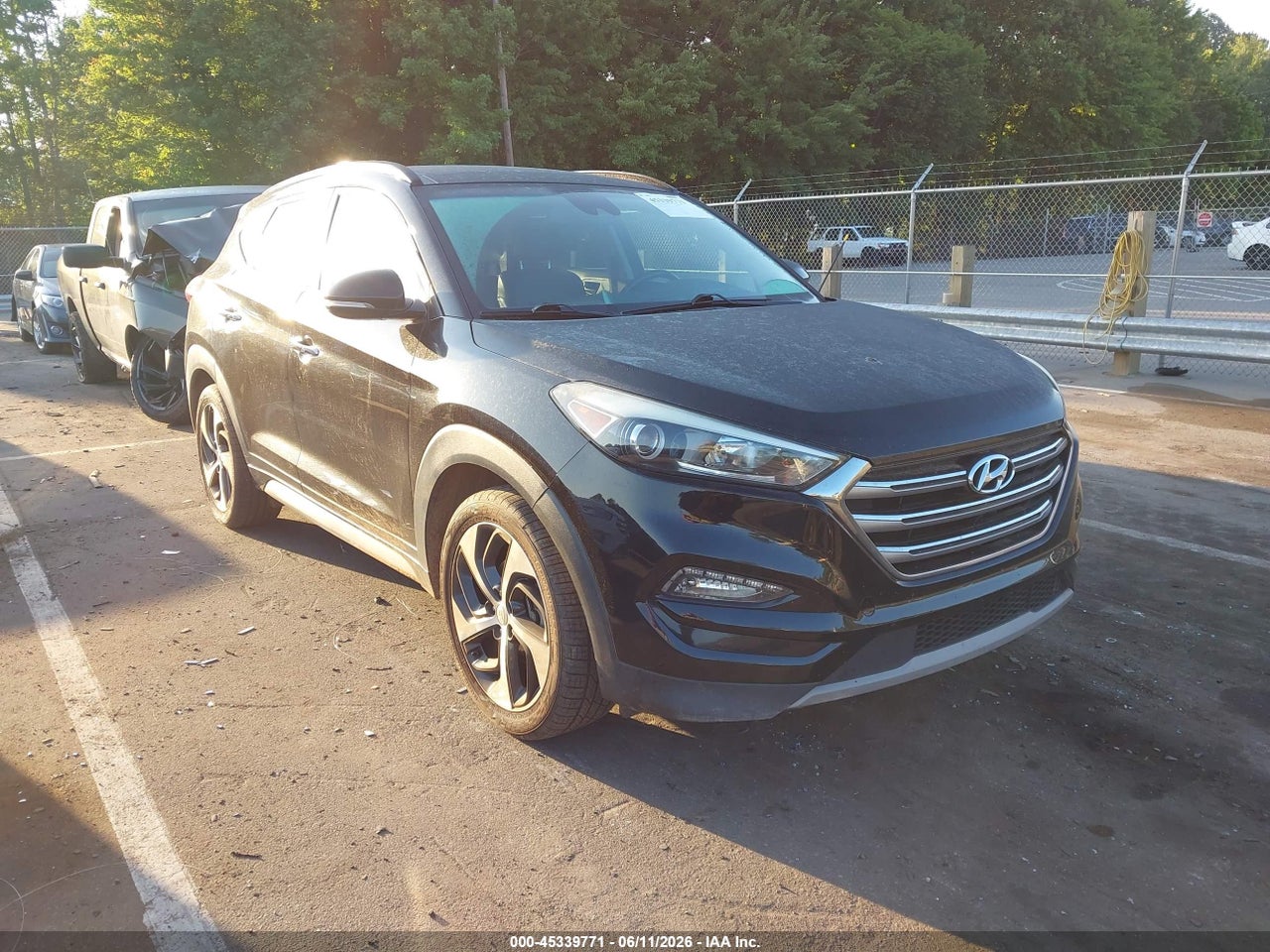 KM8J3CA21HU****** · 2017 HYUNDAI TUCSON LIMITED