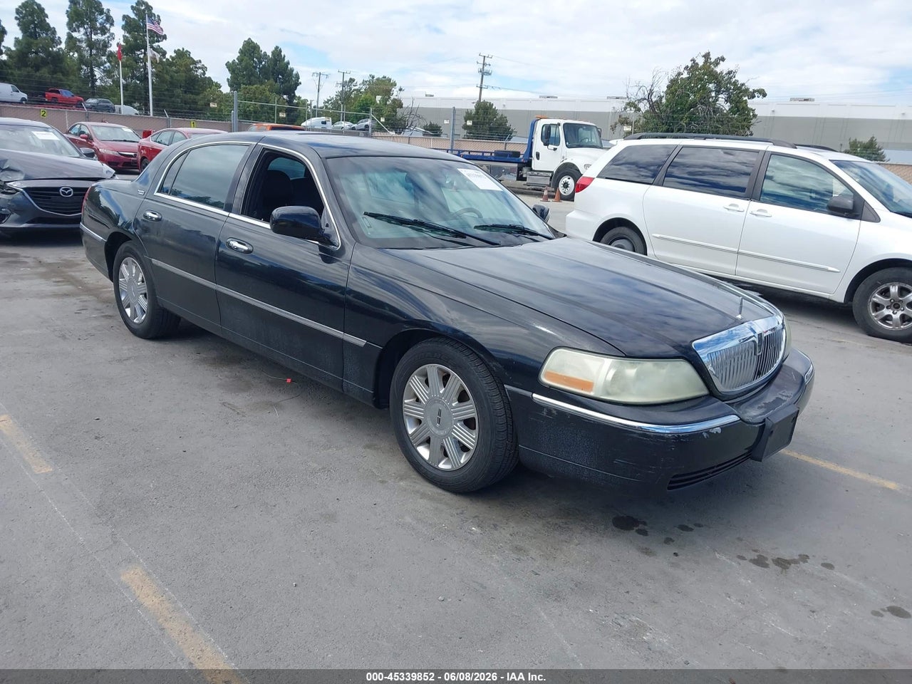 1LNHM82W75Y****** · 2005 LINCOLN TOWN CAR SIGNATURE LIMITED
