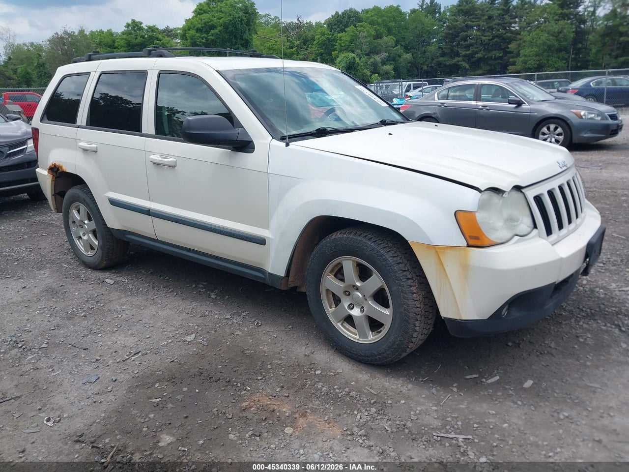 1J8GR48K48C****** · 2008 JEEP GRAND CHEROKEE LAREDO