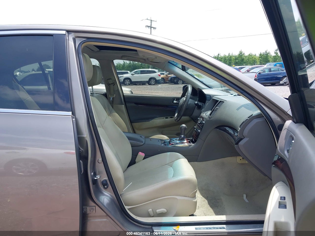 2012 INFINITI G37X   · 5/11