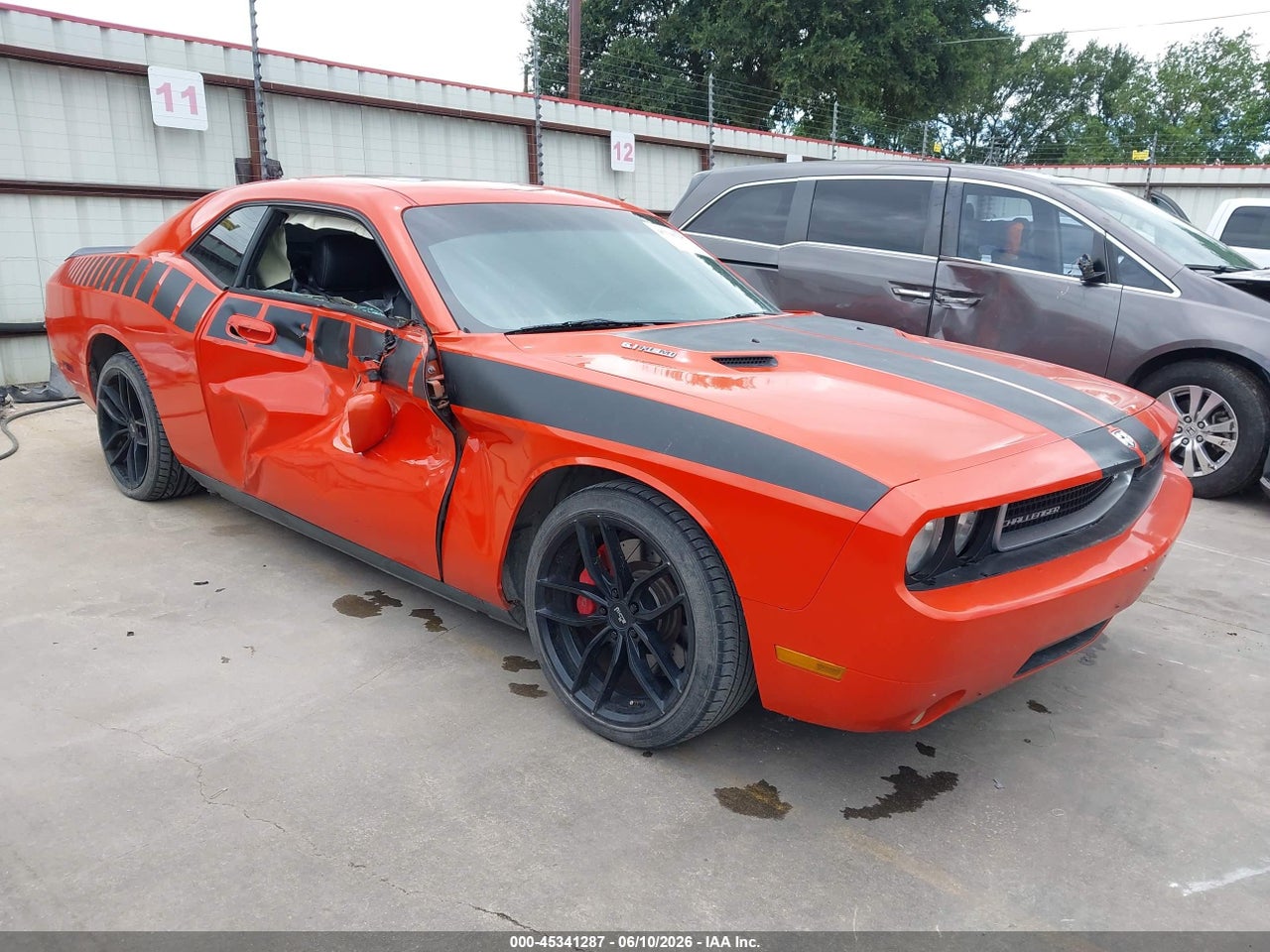 2B3LJ74W08H****** · 2008 DODGE CHALLENGER SRT8