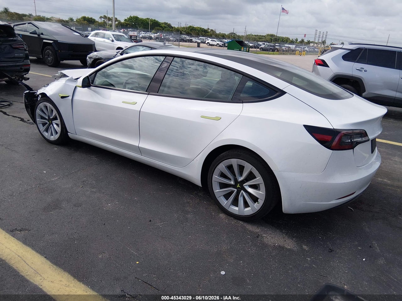 2023 TESLA MODEL 3 REAR-WHEEL DRIVE · 3/9