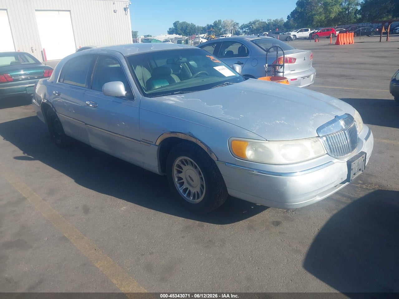 1LNHM83W3XY****** · 1999 LINCOLN TOWN CAR CARTIER