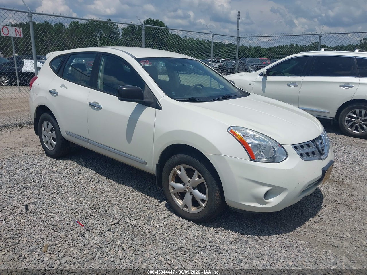 JN8AS5MT8BW****** · 2011 NISSAN ROGUE S
