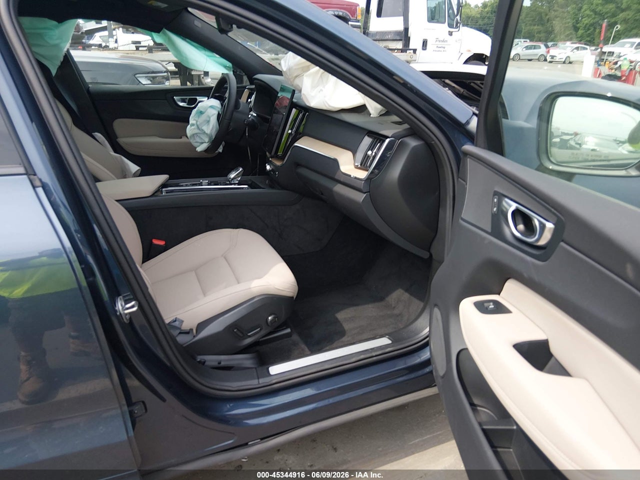 2026 VOLVO XC60 B5 PLUS · 5/11