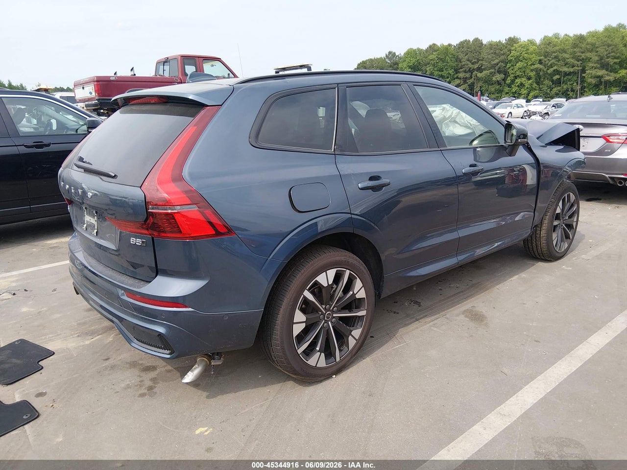 2026 VOLVO XC60 B5 PLUS · 4/11