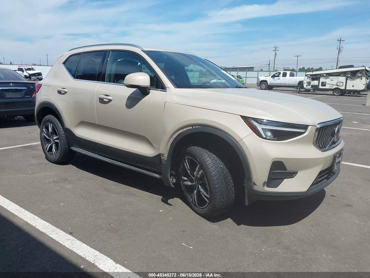 YV4L12UJ2S2****** · 2025 VOLVO XC40 B5 CORE BRIGHT THEME