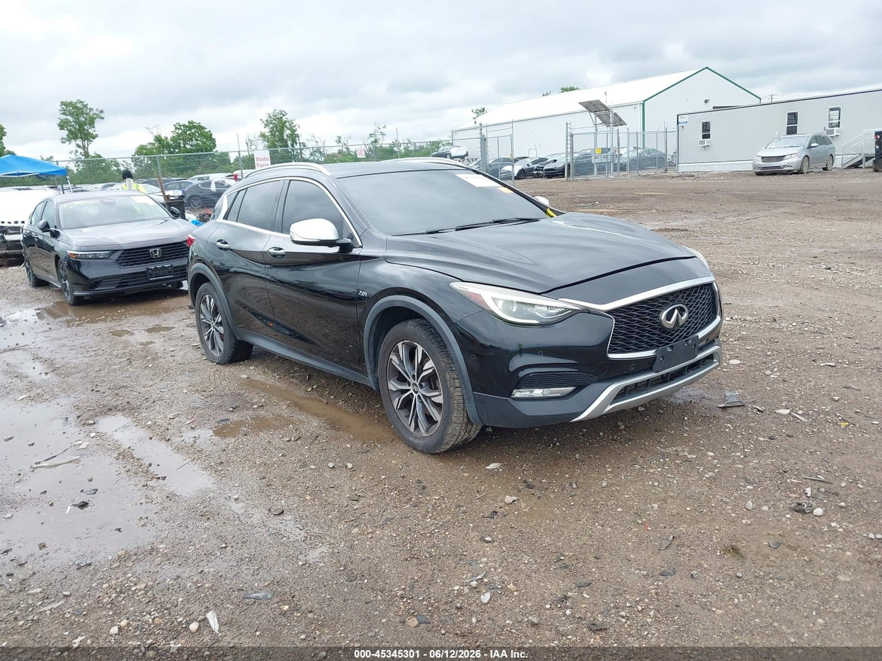 SJKCH5CR9HA****** · 2017 INFINITI QX30 PREMIUM