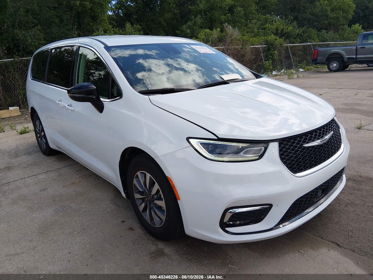 2C4RC1S78RR****** · 2024 CHRYSLER PACIFICA HYBRID SELECT
