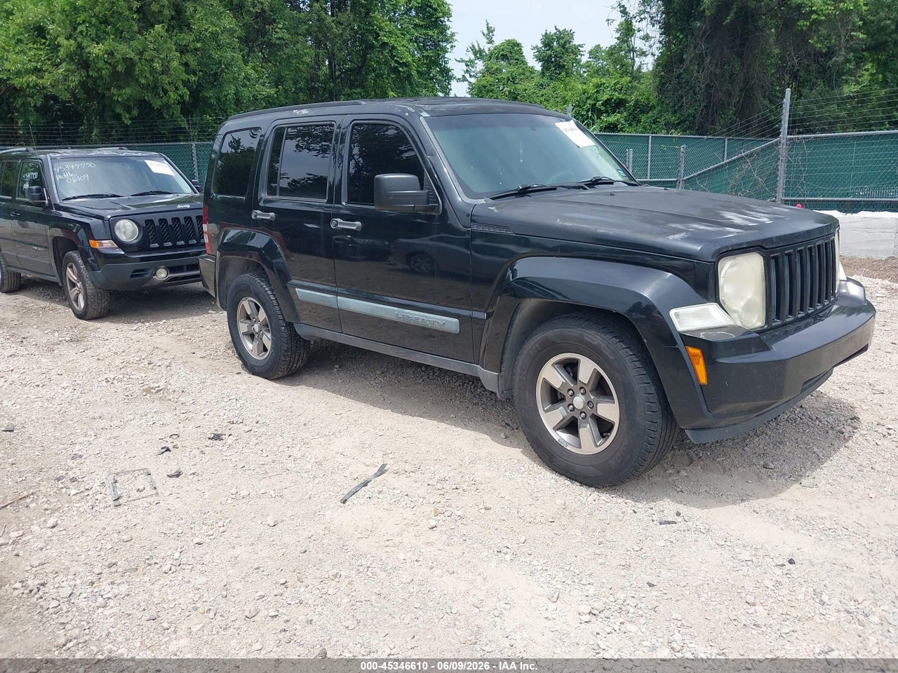 1J8GP28KX8W****** · 2008 JEEP LIBERTY SPORT