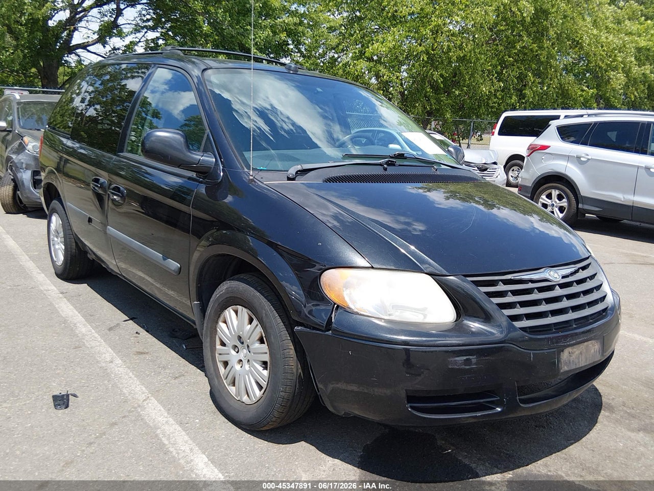 1C4GP45R85B****** · 2005 CHRYSLER TOWN &amp; COUNTRY