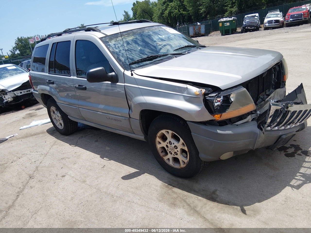 1J4GW48S6YC****** · 2000 JEEP GRAND CHEROKEE LAREDO