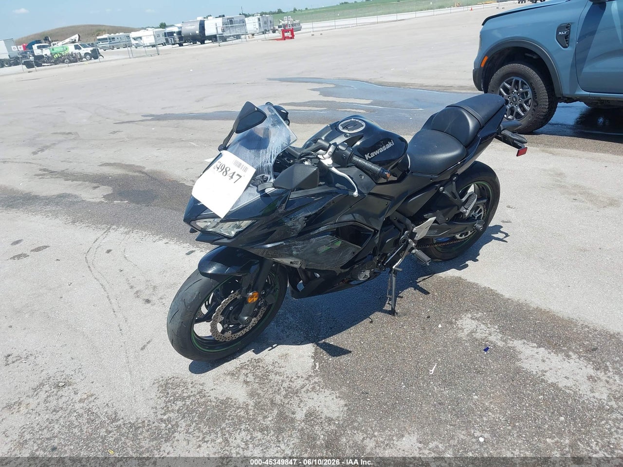 2025 KAWASAKI EX650 R · 2/11