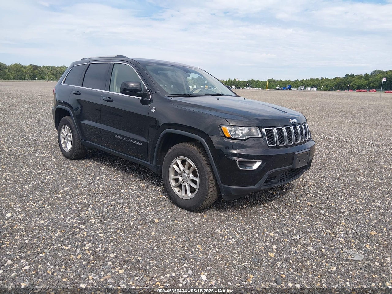 1C4RJFAG4KC****** · 2019 JEEP GRAND CHEROKEE LAREDO E 4X4