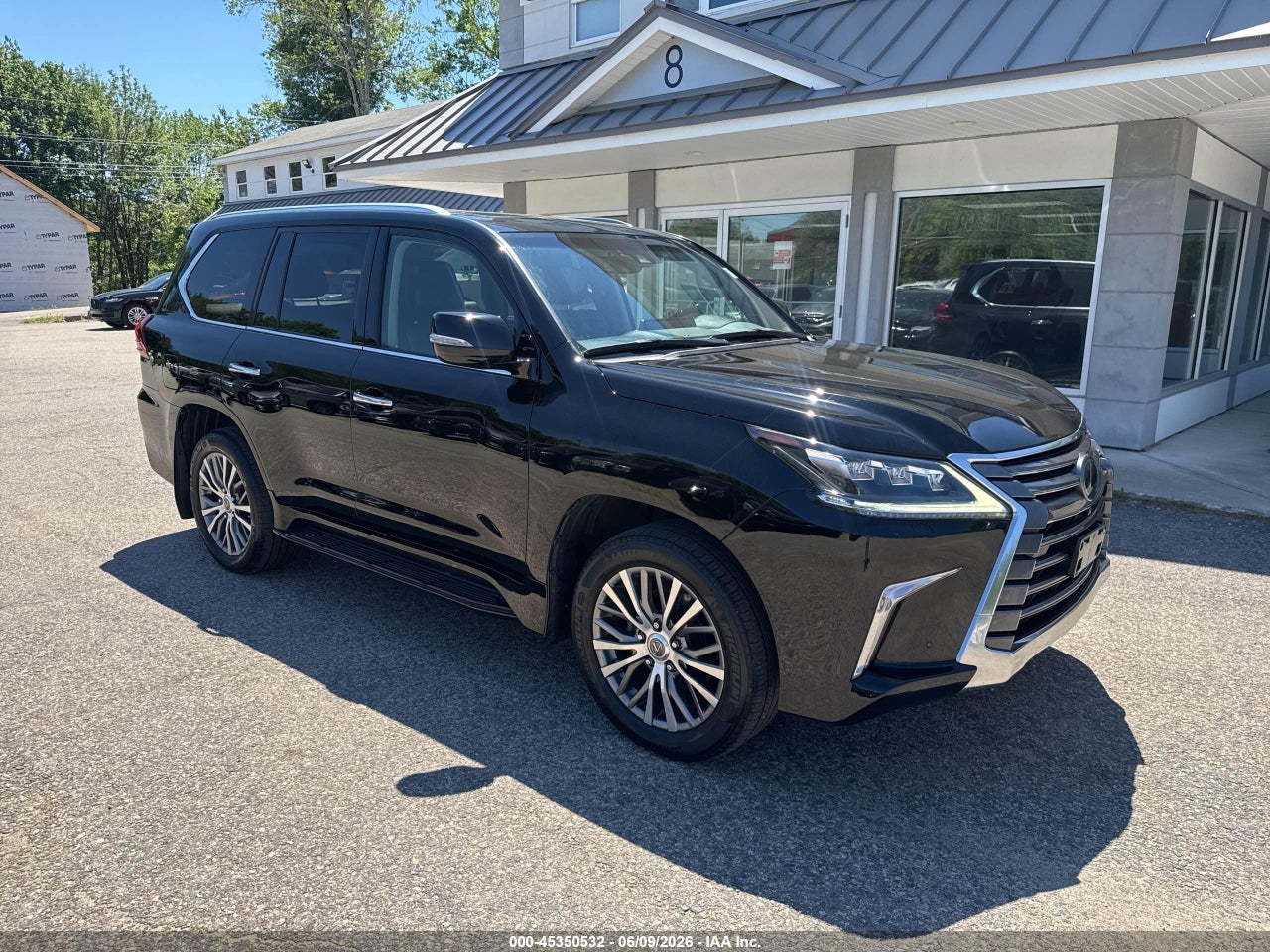 JTJHY7AX3J4****** · 2018 LEXUS LX 570 TWO-ROW