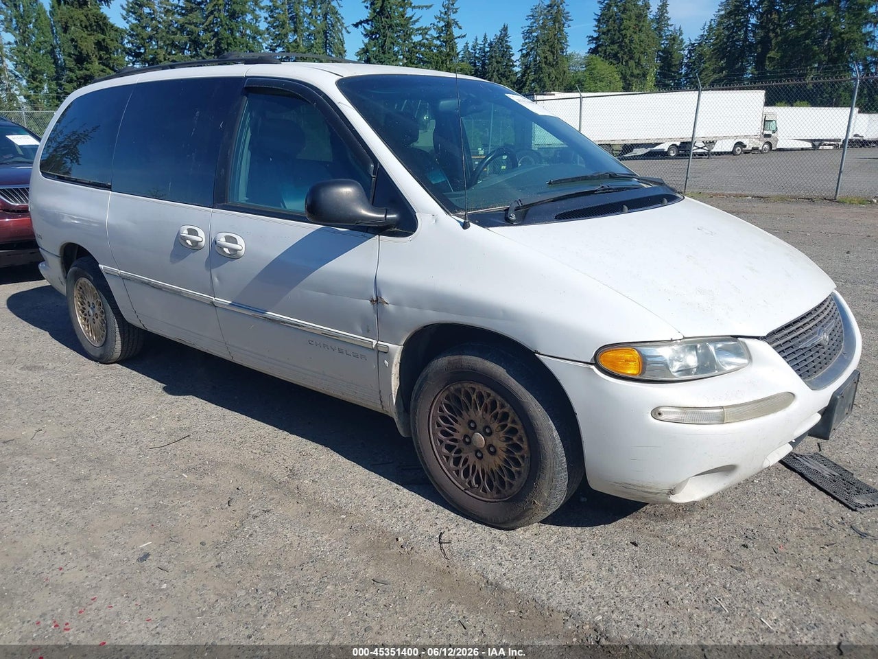 1C4GP64L8WB****** · 1998 CHRYSLER TOWN &amp; COUNTRY LXI