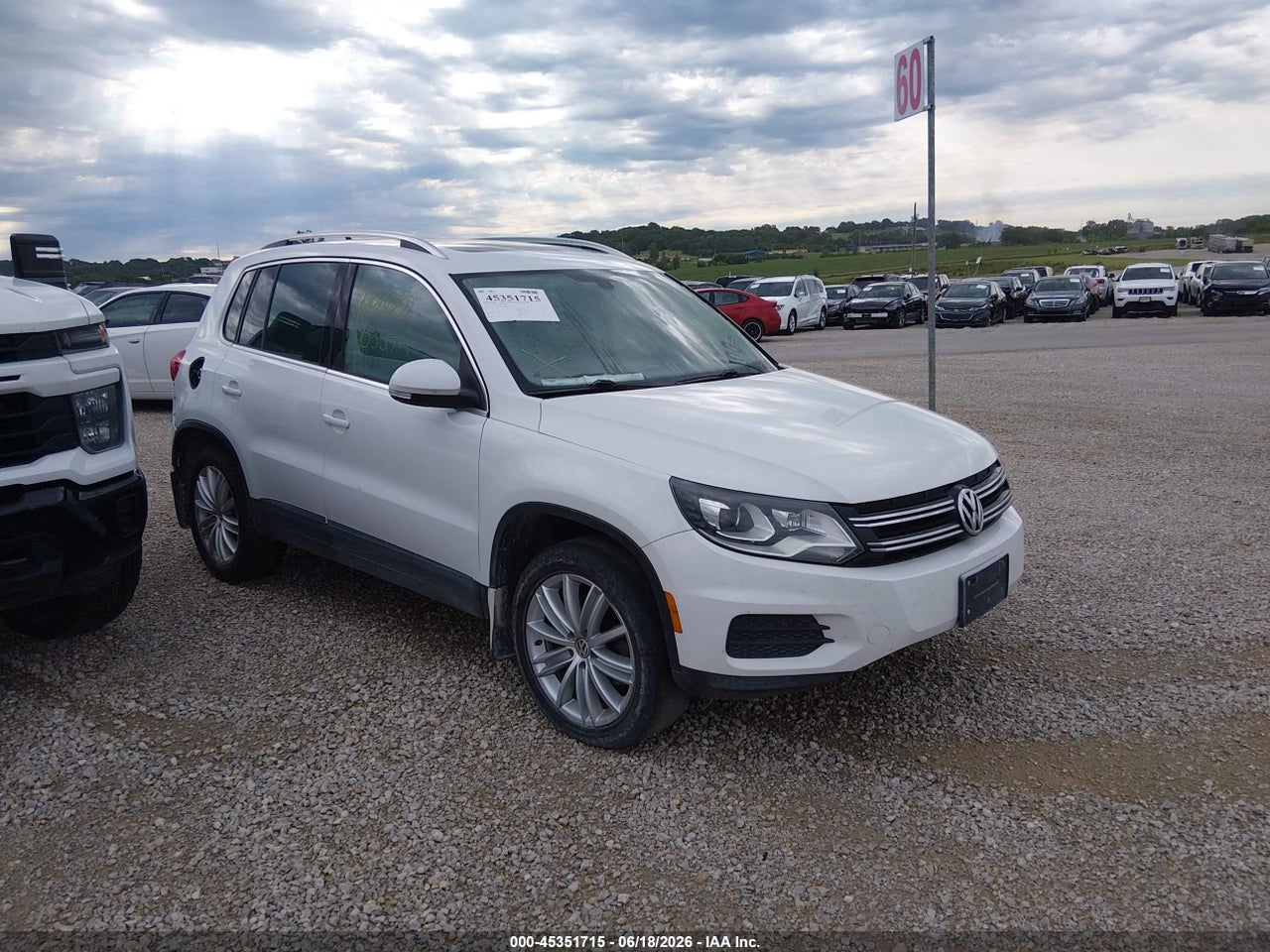 WVGBV7AX4GW****** · 2016 VOLKSWAGEN TIGUAN SE