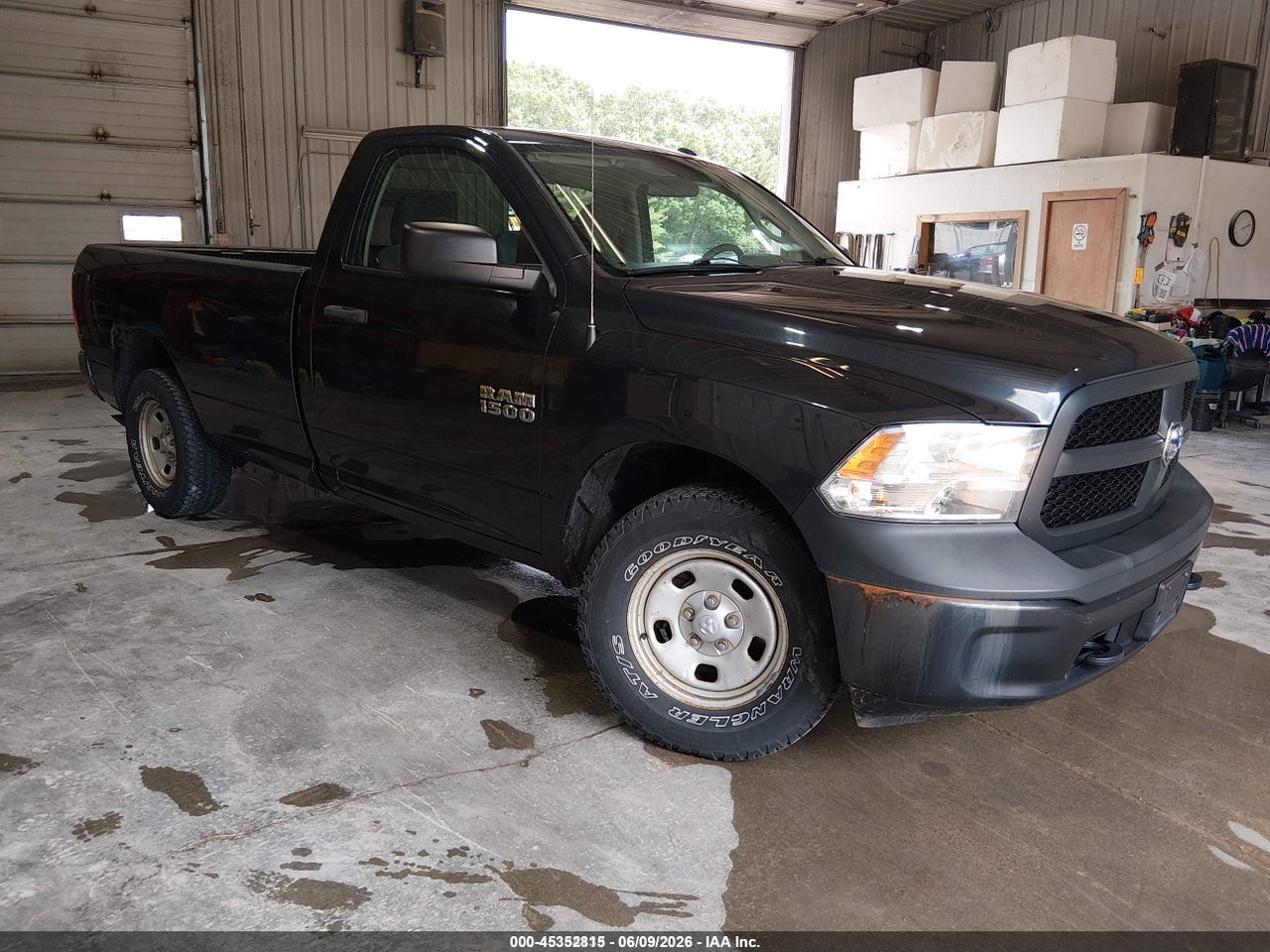 3C6JR7DG4HG****** · 2017 RAM 1500 TRADESMAN  4X4 8' BOX