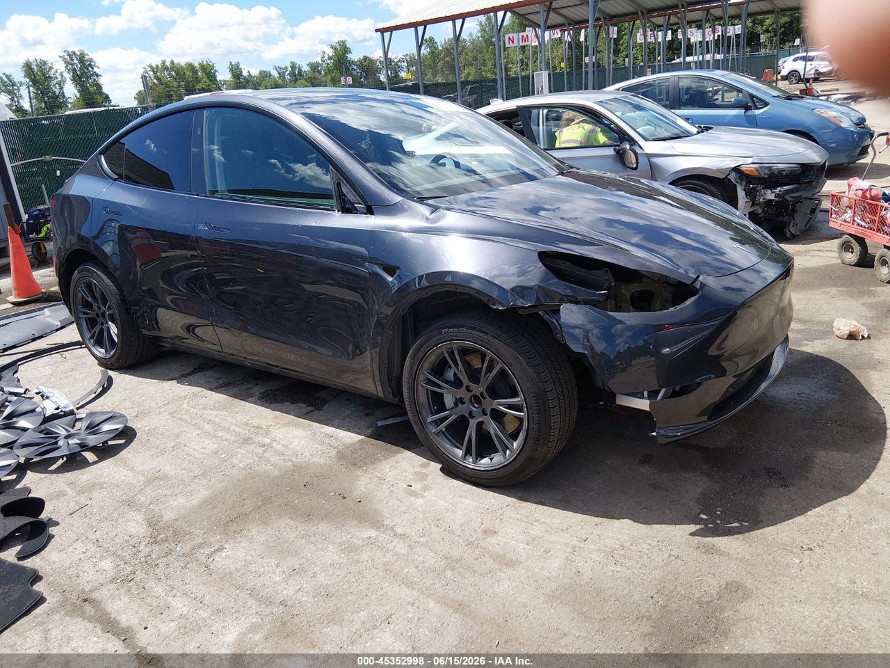 7SAYGDED2RF****** · 2024 TESLA MODEL Y LONG RANGE SINGLE MOTOR REAR-WHEEL DRIVE/RWD