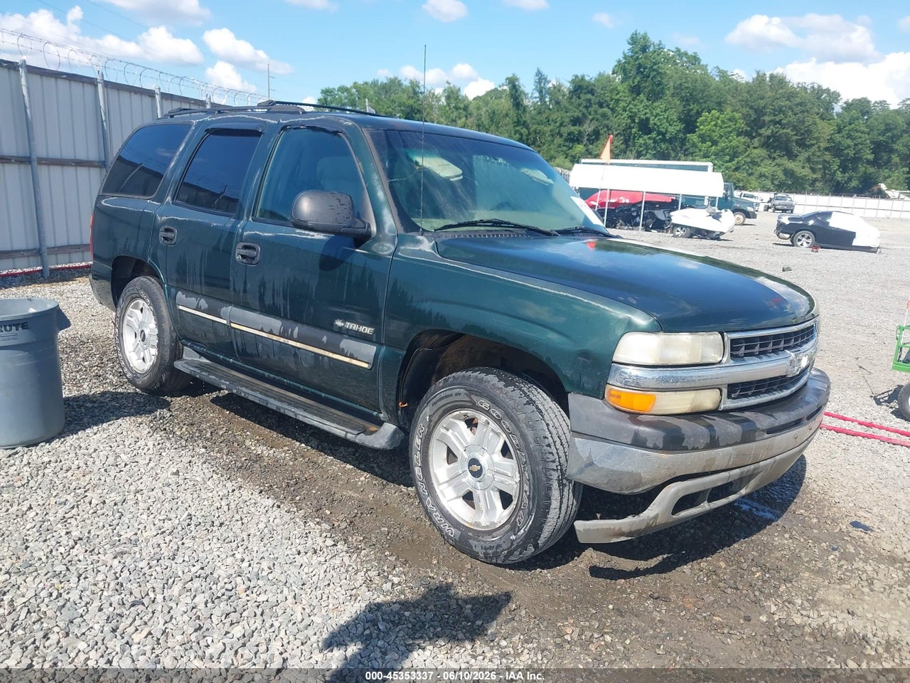 1GNEC13ZX2J****** · 2002 CHEVROLET TAHOE LS