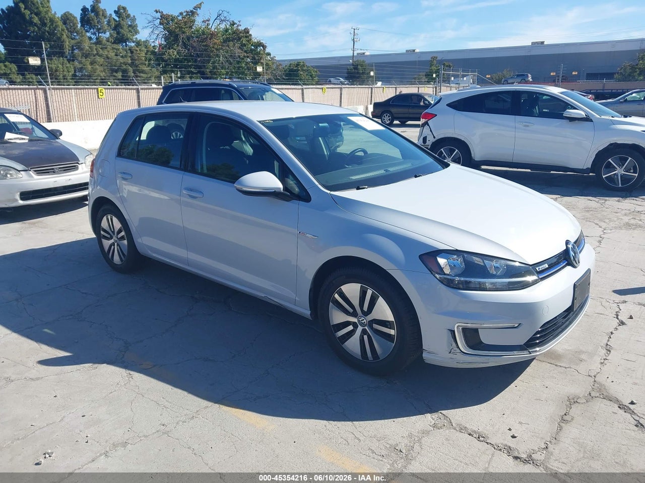 WVWKR7AU1HW****** · 2017 VOLKSWAGEN E-GOLF SE