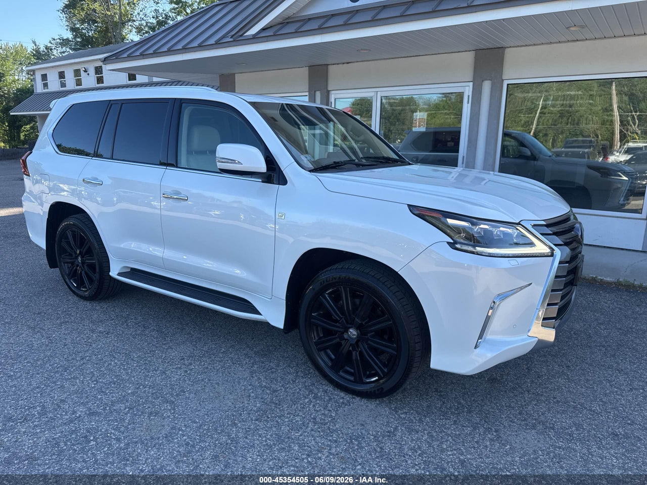 JTJHY7AX3G4****** · 2016 LEXUS LX 570