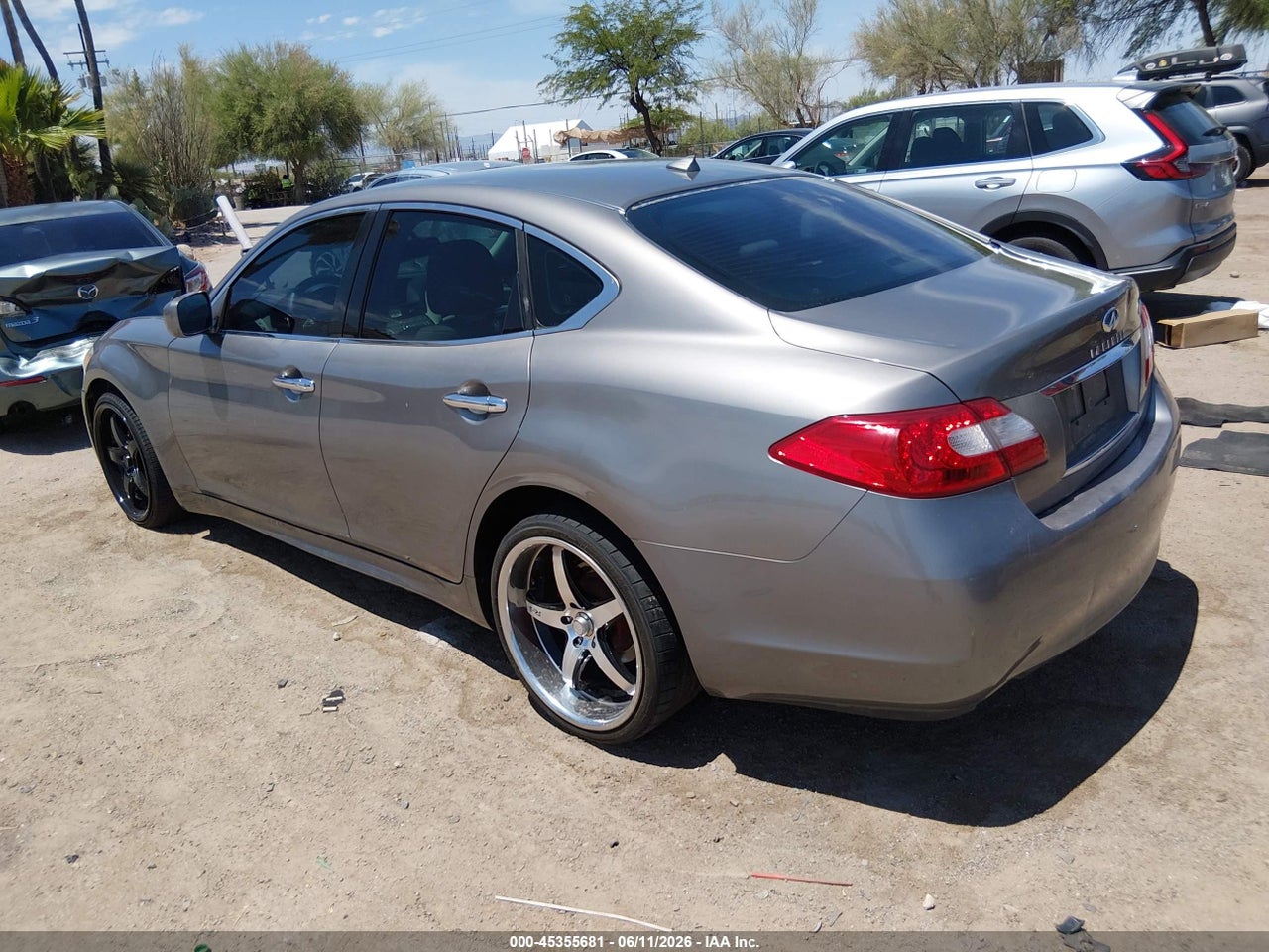 2011 INFINITI M37 · 3/10