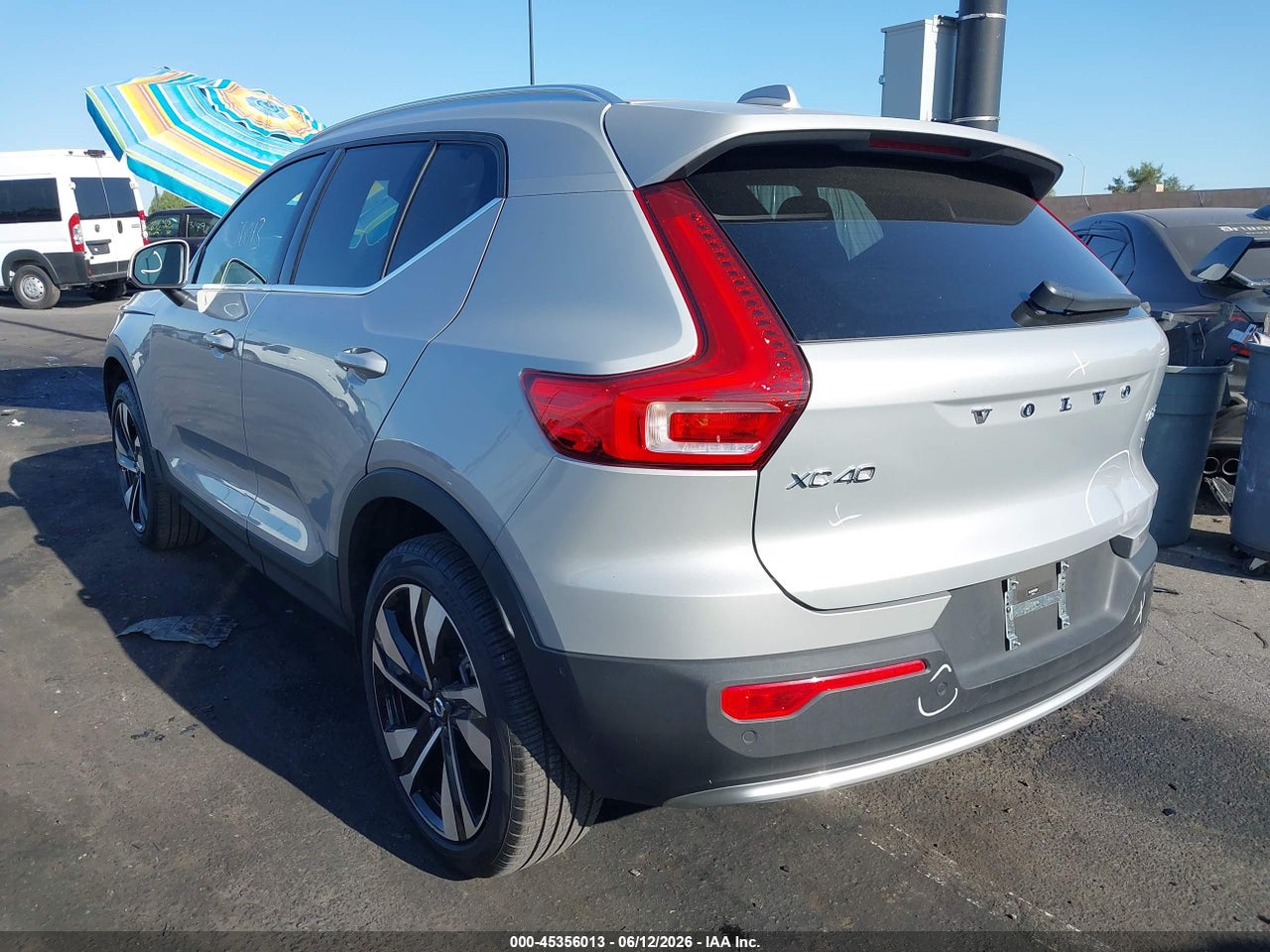 2024 VOLVO XC40 B5 ULTIMATE BRIGHT THEME · 3/11