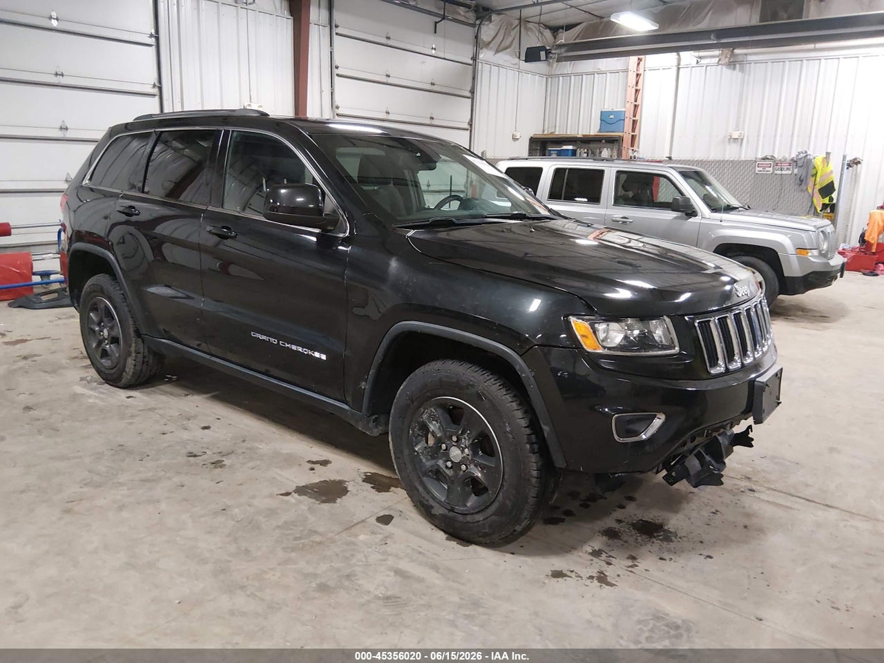 1C4RJFAG6FC****** · 2015 JEEP GRAND CHEROKEE LAREDO