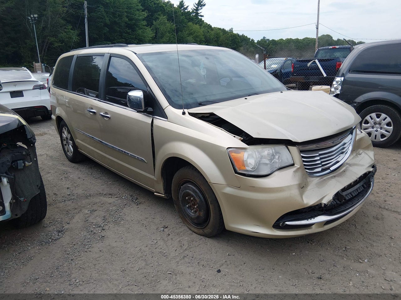 2A4RR8DG2BR****** · 2011 CHRYSLER TOWN &amp; COUNTRY TOURING-L