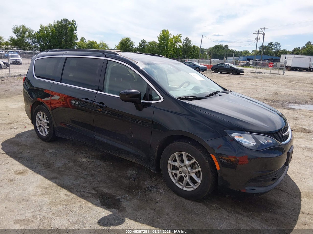 2C4RC1DG3LR****** · 2020 CHRYSLER VOYAGER LXI