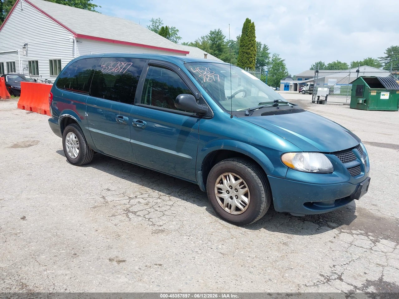 1B4GP44372B****** · 2002 DODGE GRAND CARAVAN SPORT