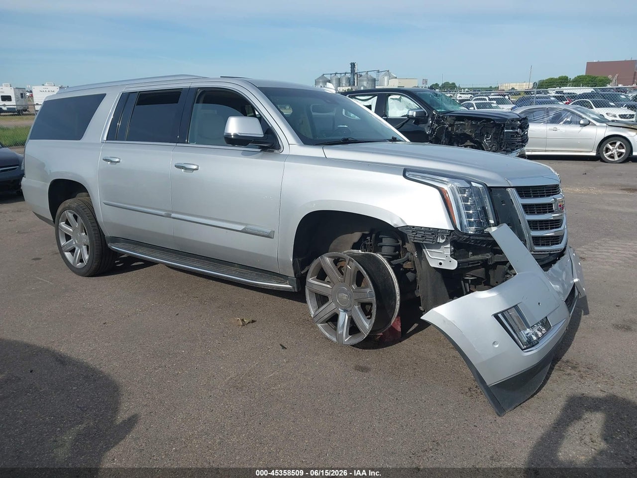1GYS4HKJ1JR****** · 2018 CADILLAC ESCALADE ESV LUXURY