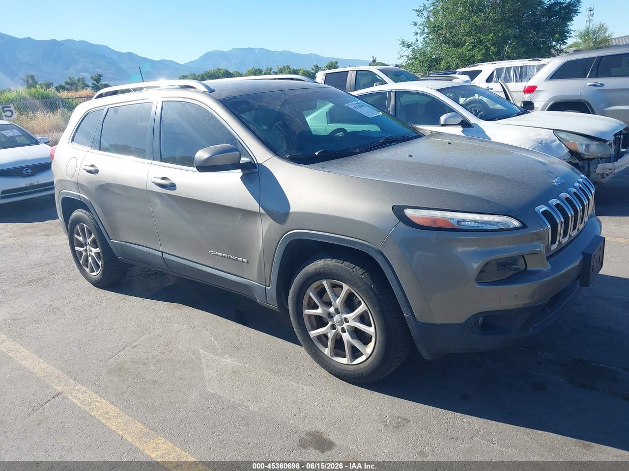 1C4PJMCS0HW****** · 2017 JEEP CHEROKEE LATITUDE 4X4