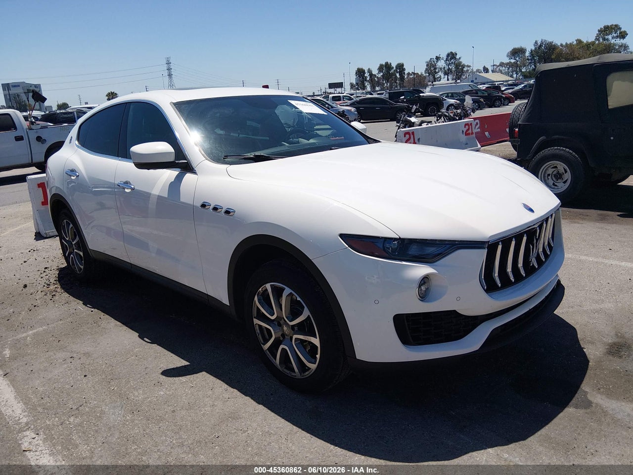 ZN661XUA9JX****** · 2018 MASERATI LEVANTE