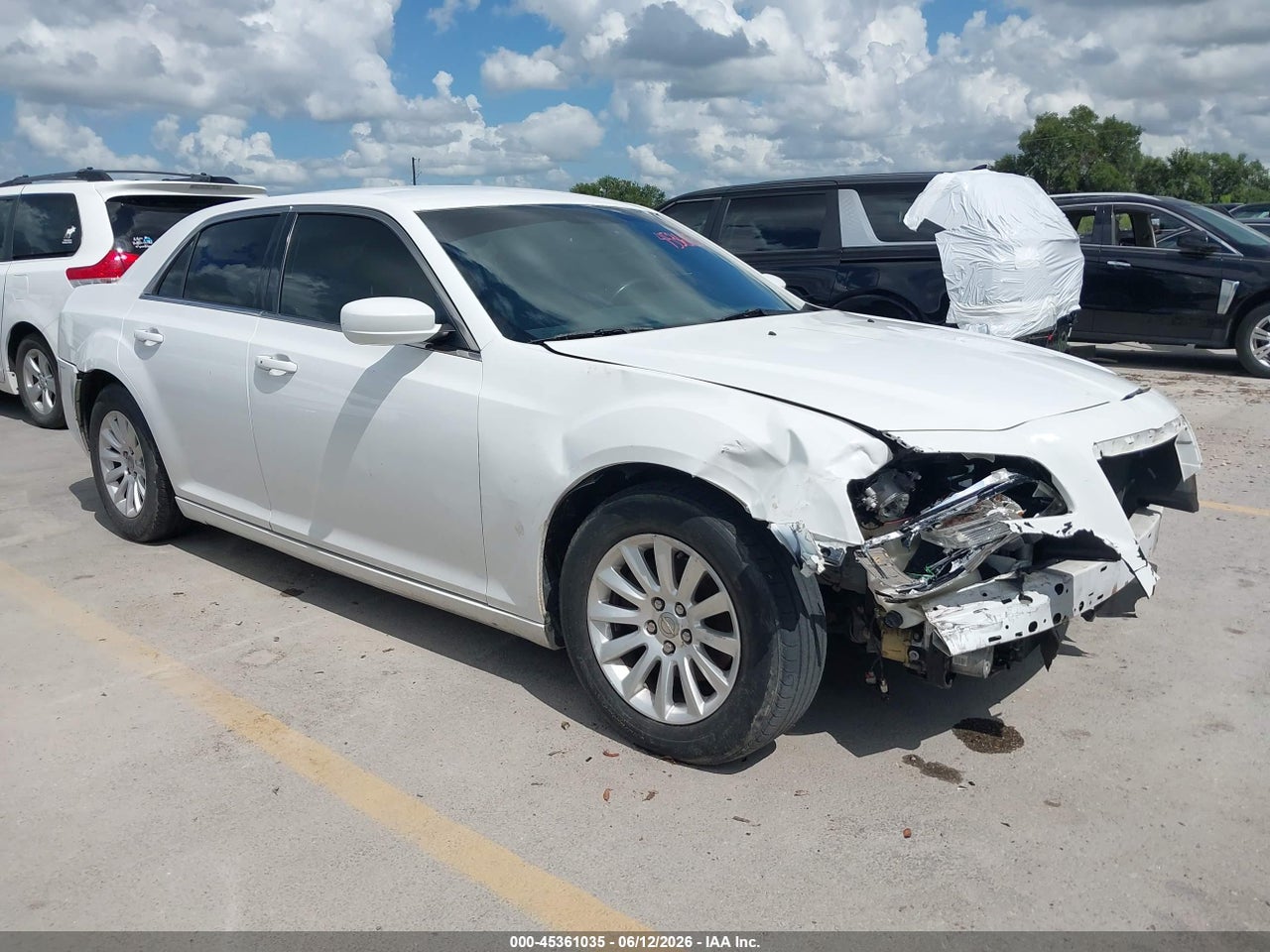 2C3CCAAGXDH****** · 2013 CHRYSLER 300 MOTOWN