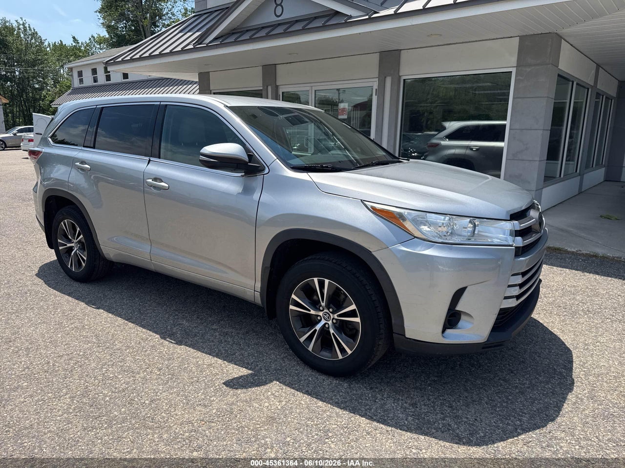5TDBZRFH1JS****** · 2018 TOYOTA HIGHLANDER LE