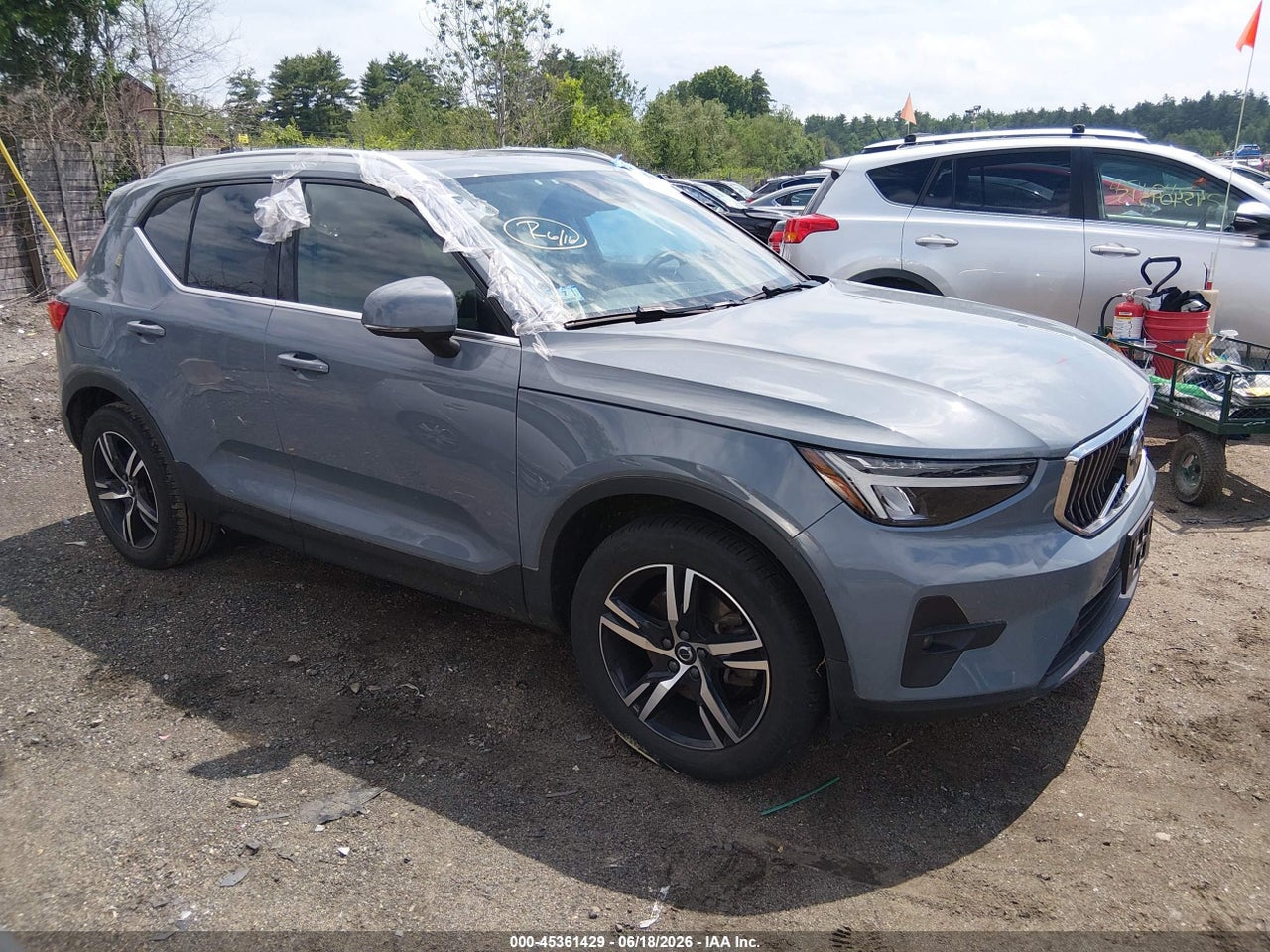 YV4L12UN1P2****** · 2023 VOLVO XC40 B5 PLUS BRIGHT THEME