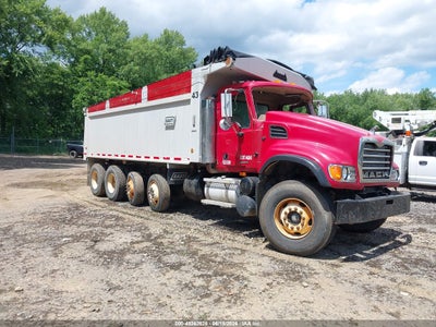 1M2AG10C95M****** · 2005 MACK 700 CV700