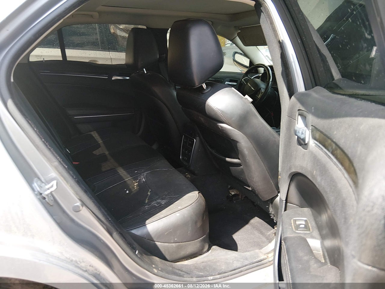 2C3CCAEG2FH****** · 2015 CHRYSLER 300C   · 8/11