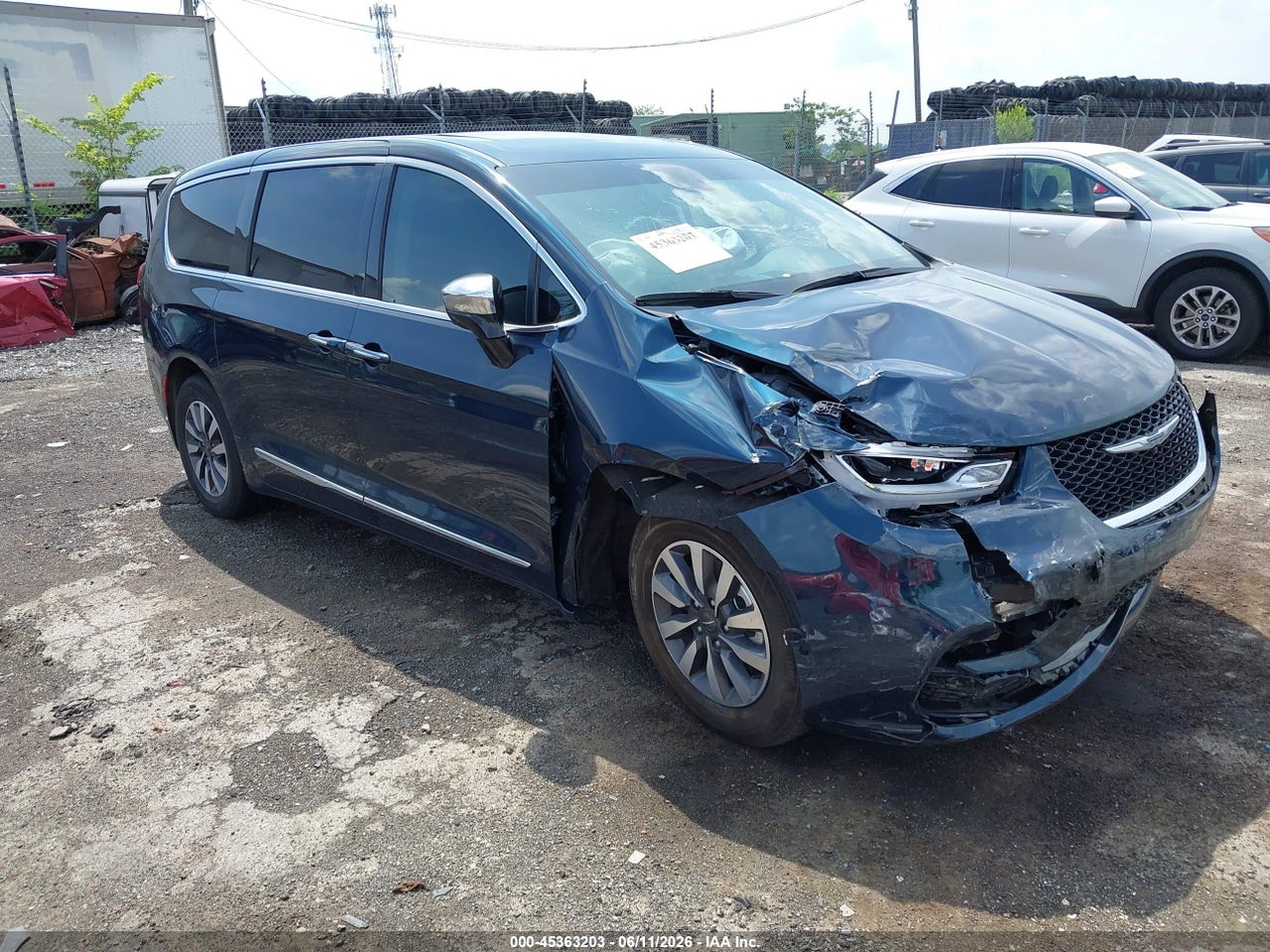 2C4RC1S71PR****** · 2023 CHRYSLER PACIFICA HYBRID LIMITED