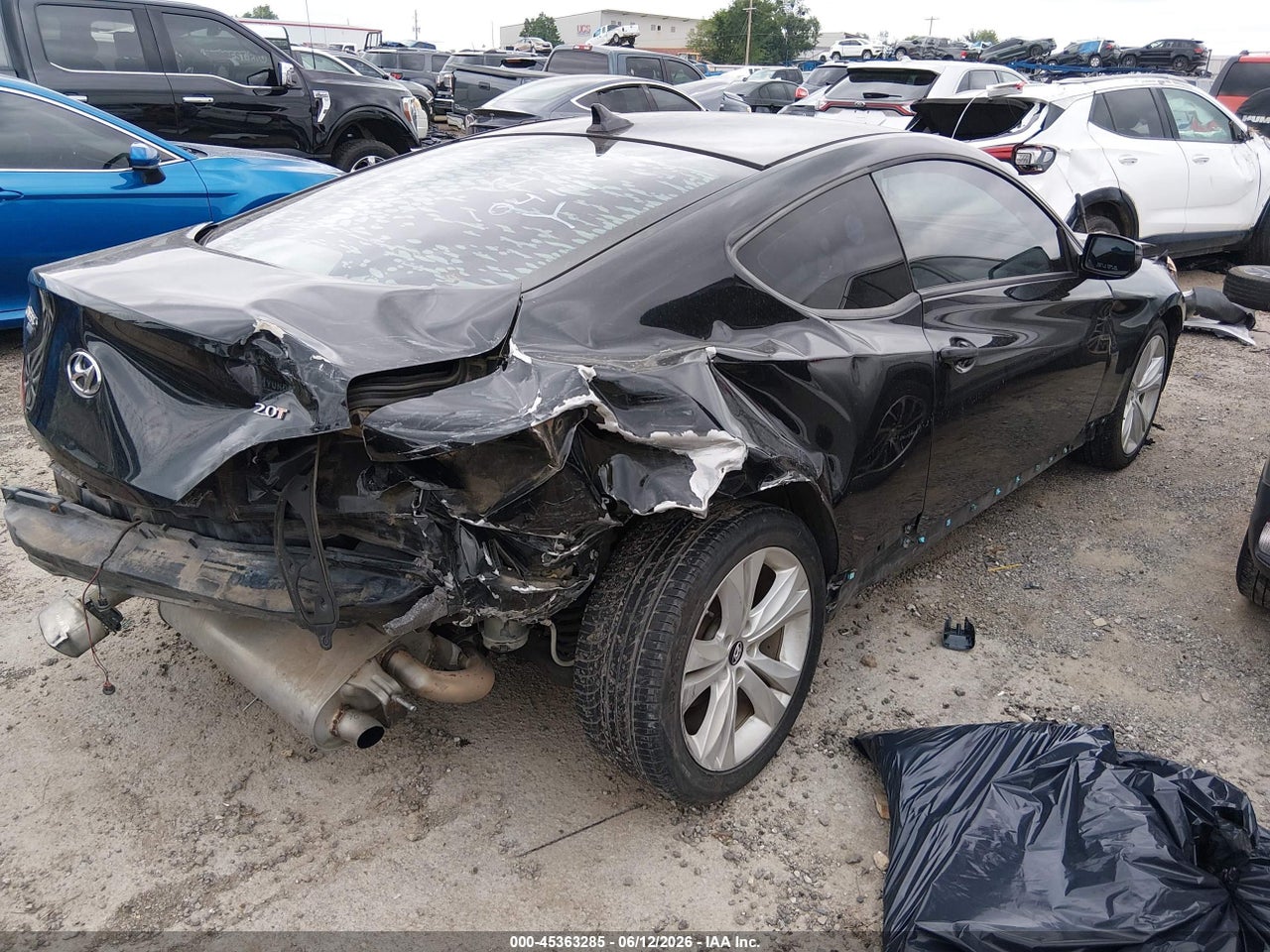2010 HYUNDAI GENESIS 2.0T · 4/11