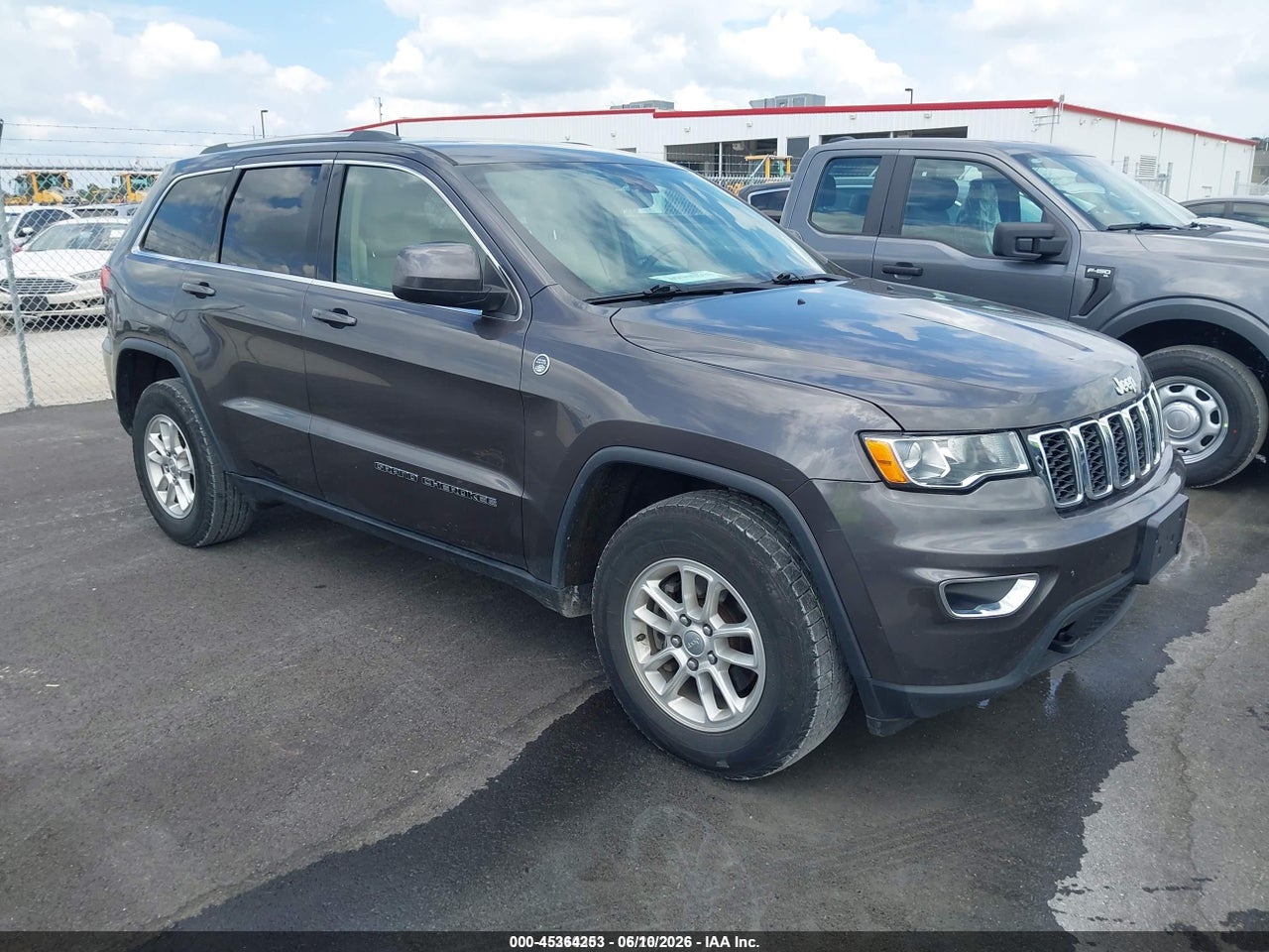 1C4RJFAG2KC****** · 2019 JEEP GRAND CHEROKEE LAREDO E 4X4