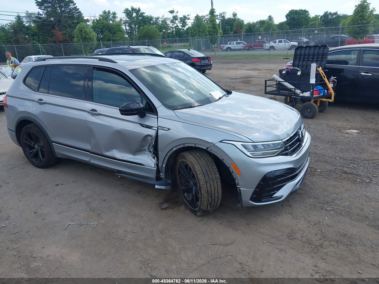 3VVCB7AX1PM****** · 2023 VOLKSWAGEN TIGUAN 2.0T SE R-LINE BLACK