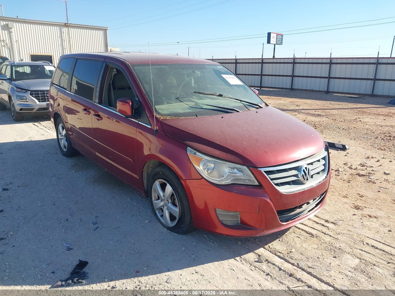 2V4RW3DG6BR****** · 2011 VOLKSWAGEN ROUTAN SE